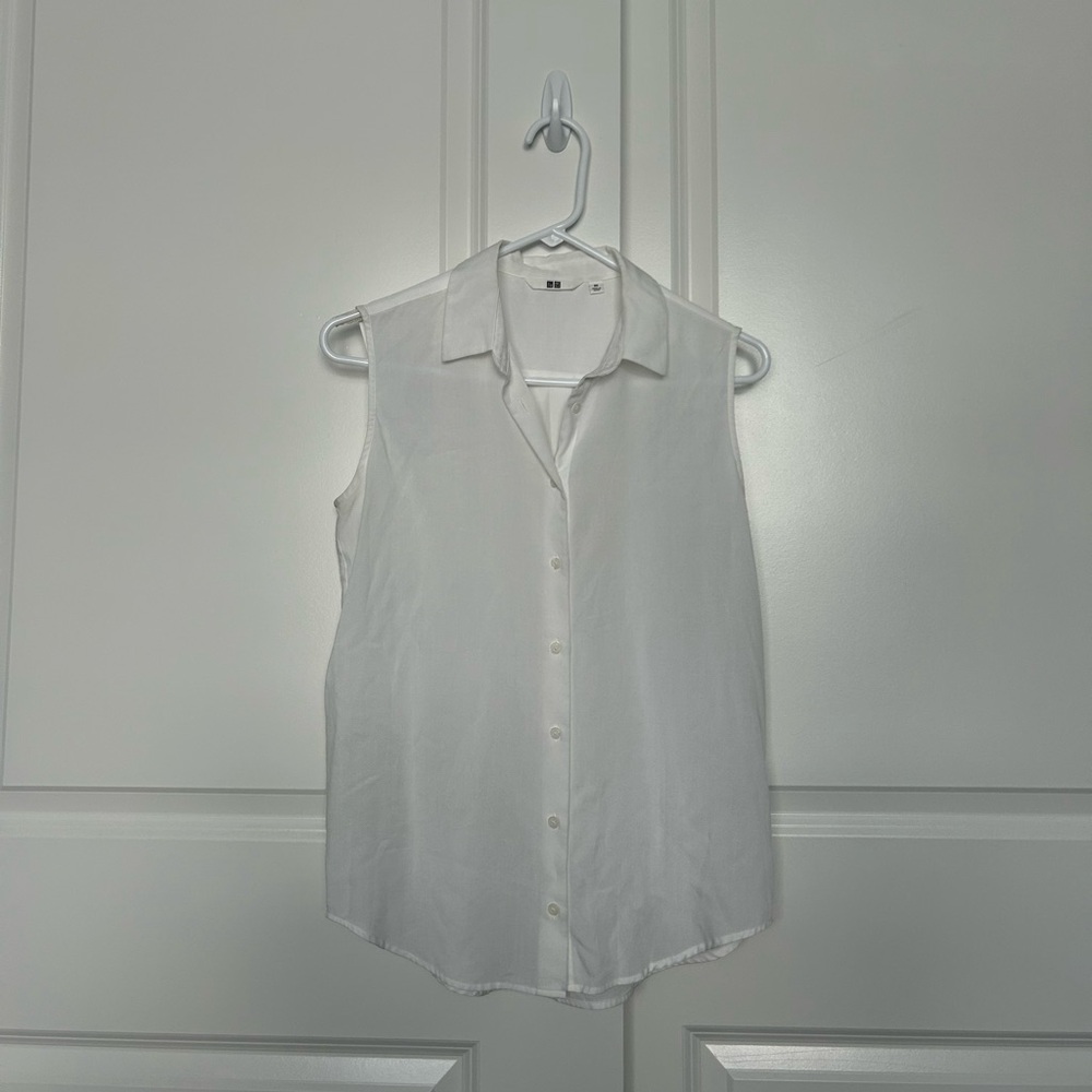 Uniqlo Size S Sleeveless Button-Down Shirt